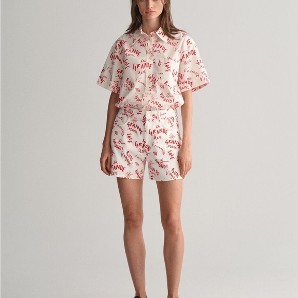 Gant Pants - Gant High Waist White and Red Text Print Graphic Shorts